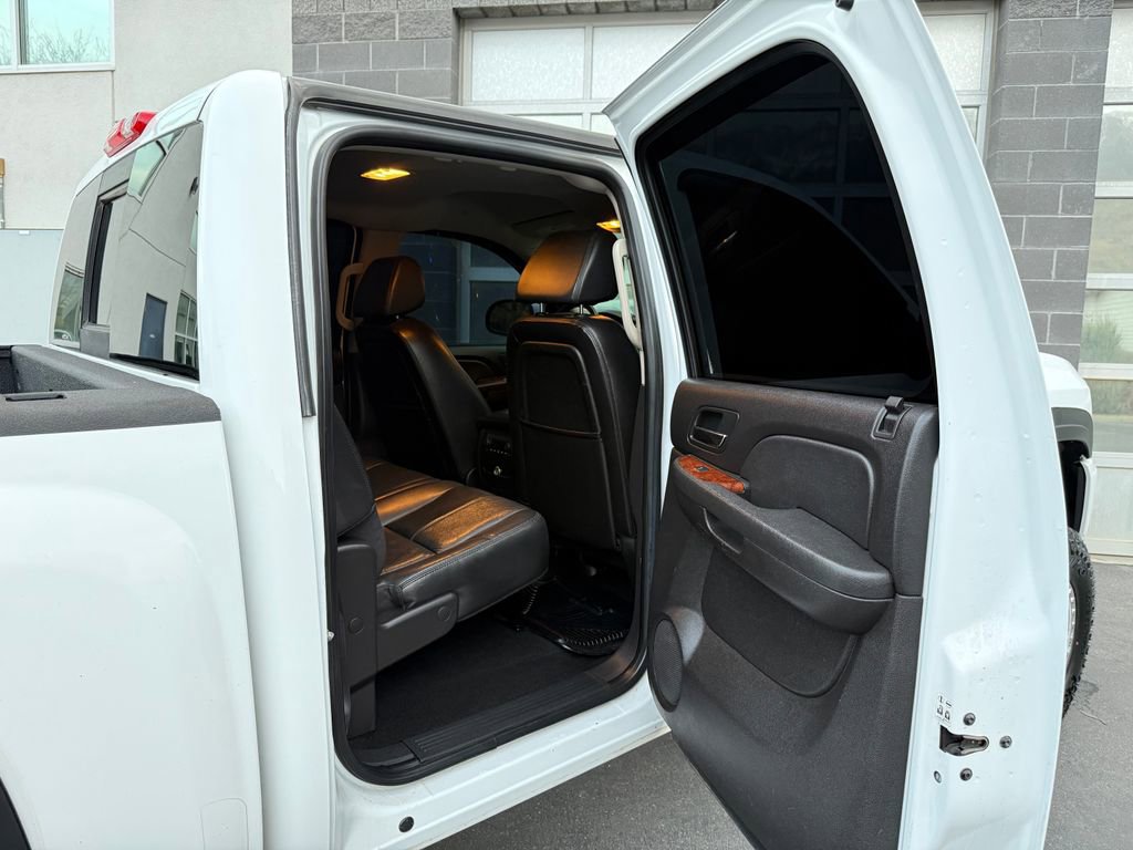 Used 2007 Chevrolet Silverado 1500 LTZ w/ Safety Package AWD/4WD image 19