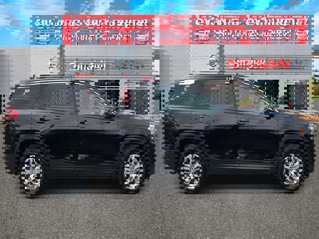 Used 2024 GMC Terrain SLE image 4