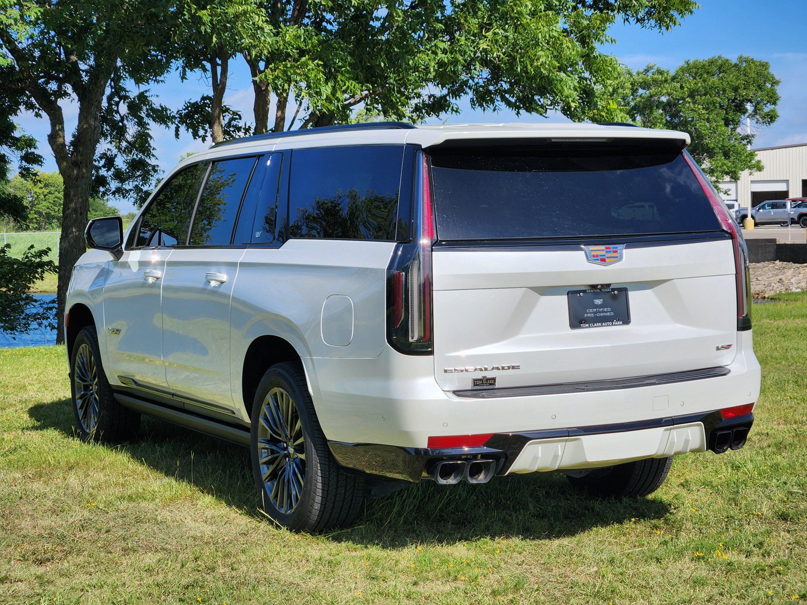Certified 2023 Cadillac Escalade ESV V AWD/4WD image 4