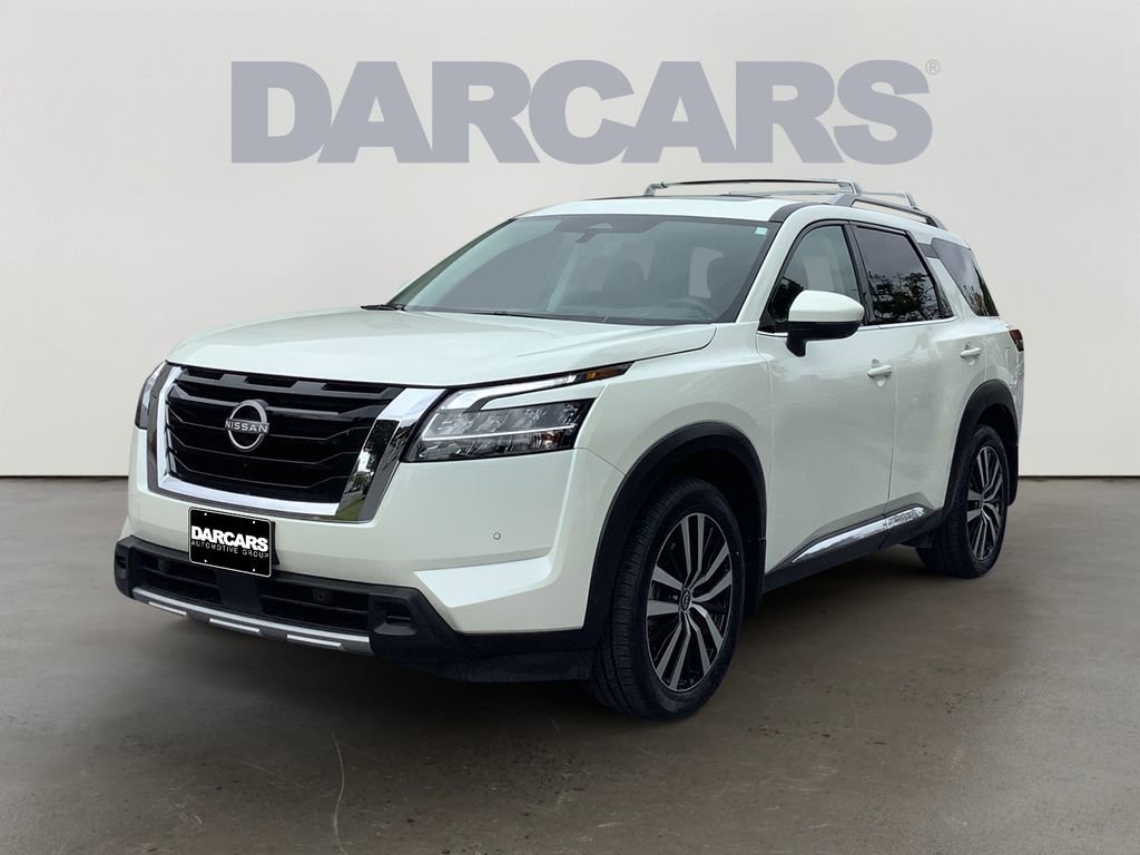 Used 2024 Nissan Pathfinder Platinum image 3