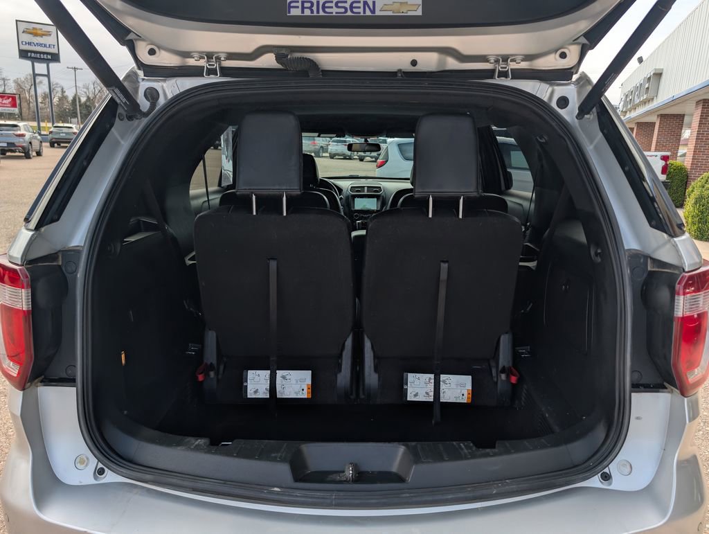 Used 2017 Ford Explorer XLT w/ Equipment Group 202A image 20