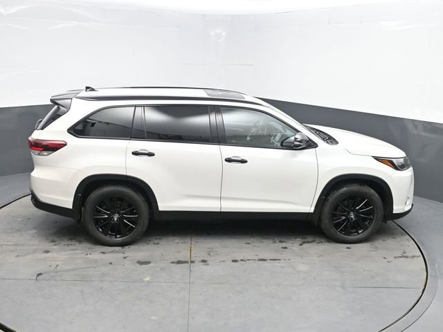 Used 2019 Toyota Highlander SE w/ Nightshade Edition AWD/4WD image 39