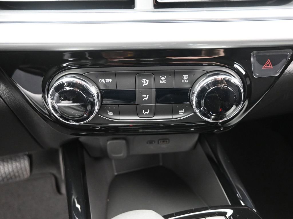 New 2026 Chevrolet Trax LT w/ Driver Confidence Package image 18