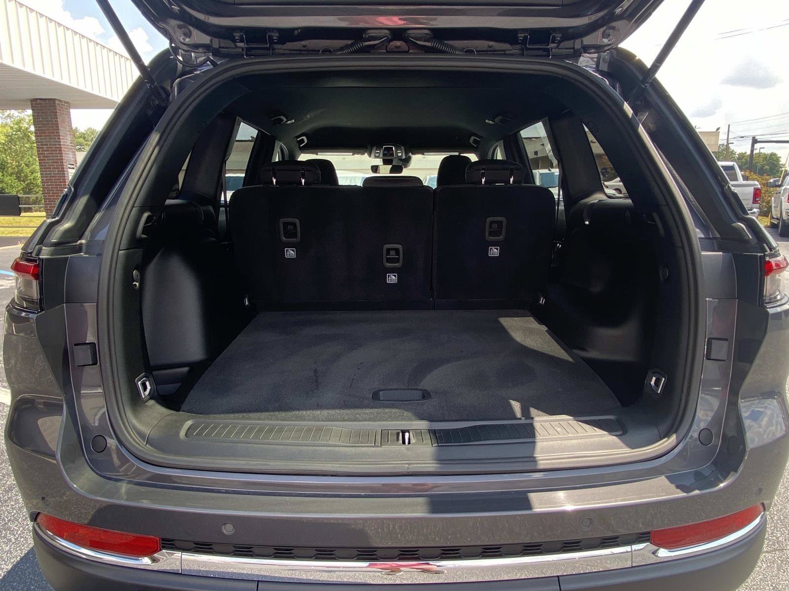 Used 2025 Jeep Grand Cherokee Laredo w/ MOPAR Finishing Package RWD image 6