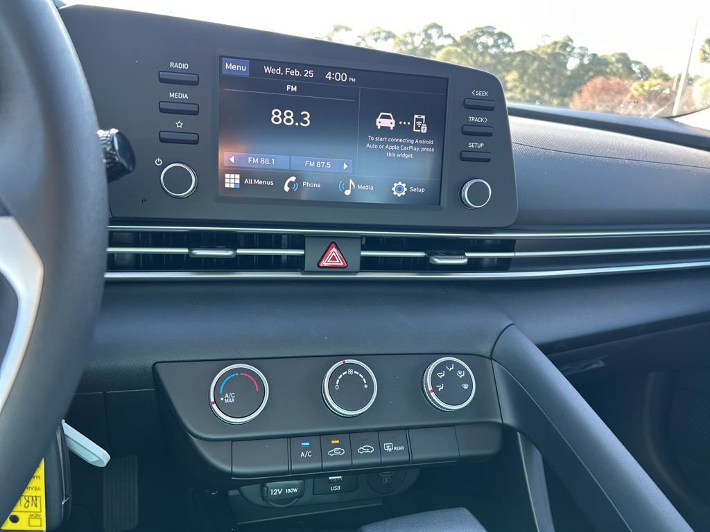 Used 2025 Hyundai Elantra SE image 30