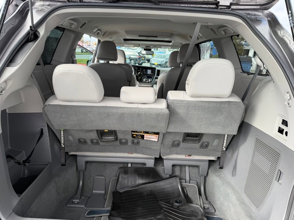 Used 2020 Toyota Sienna XLE Premium w/ Protection Package image 28