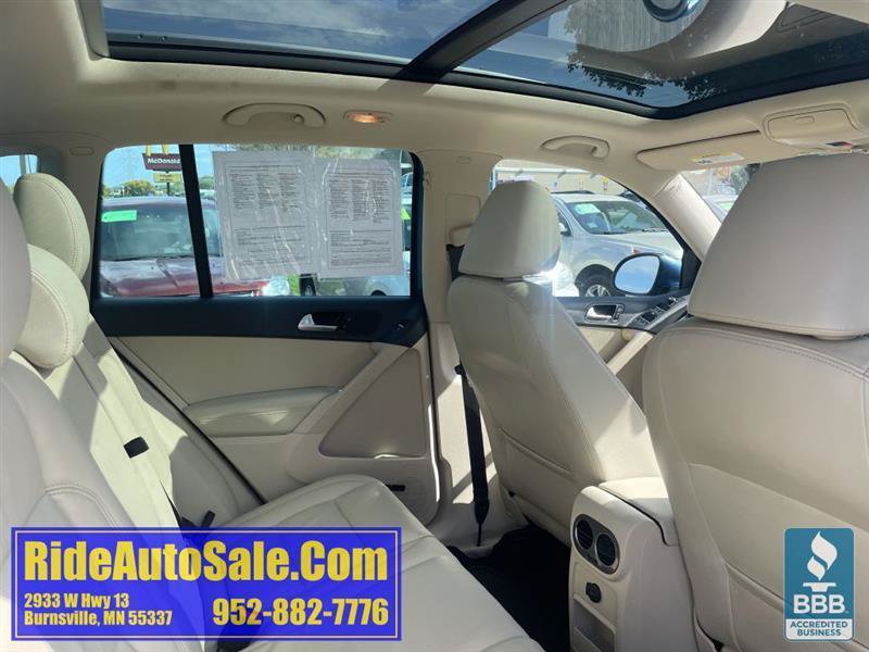 Used 2017 Volkswagen Tiguan SEL AWD/4WD image 16