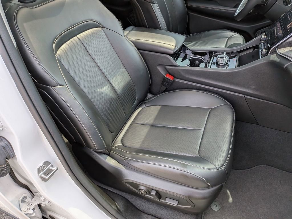 Used 2023 Jeep Grand Cherokee Limited w/ Luxury Tech Group II AWD/4WD image 29