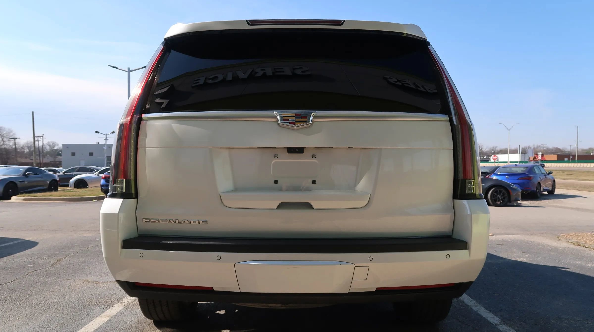 Used 2018 Cadillac Escalade Premium Luxury AWD/4WD image 9