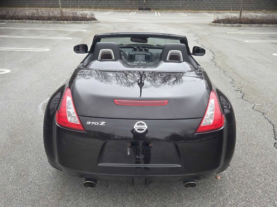Used 2013 Nissan 370Z Touring w/ Sport Pkg RWD image 9