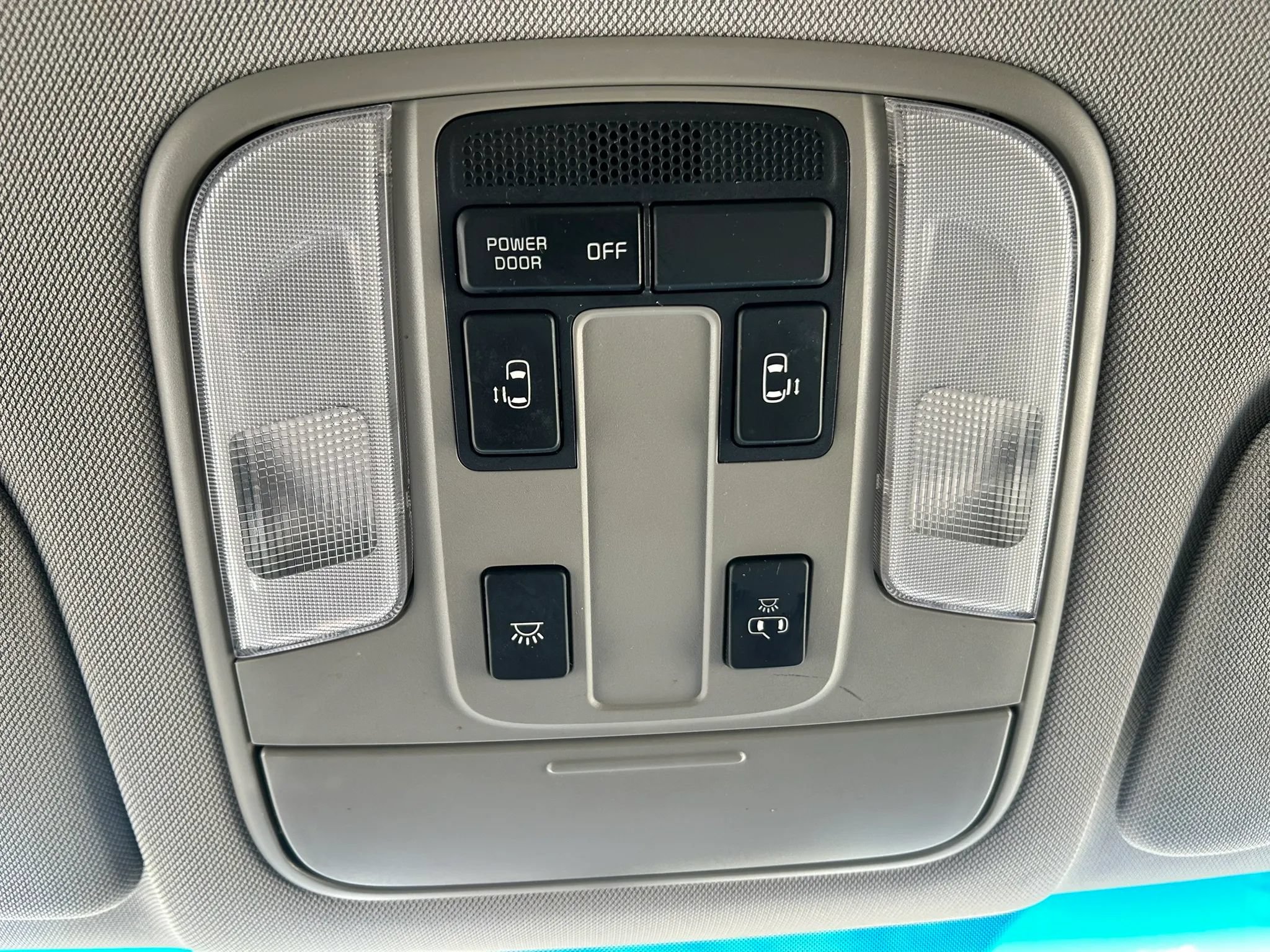 Used 2017 Kia Sedona LX w/ LX Essentials Premium Package FWD image 28