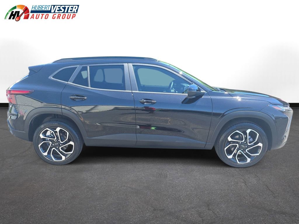 Used 2025 Chevrolet Trax RS w/ Sunroof Package image 5