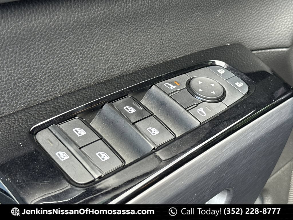 Certified 2022 Nissan Pathfinder SL w/ SL Premium Package FWD image 31