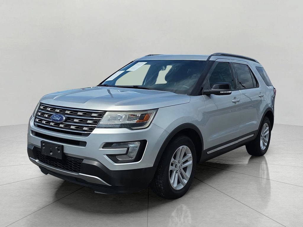 Used 2016 Ford Explorer XLT w/ Equipment Group 201A FWD image 3