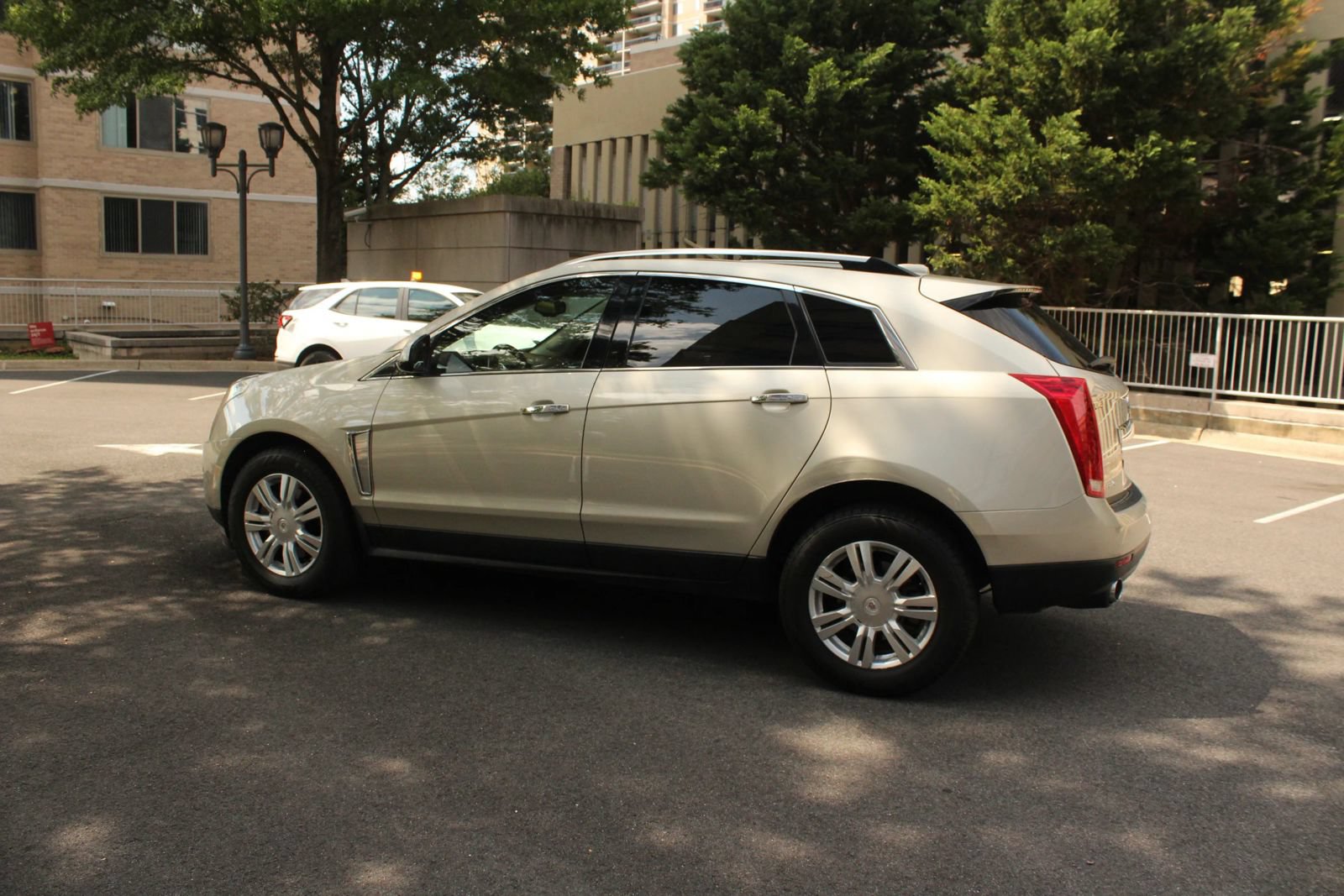 Used 2015 Cadillac SRX Luxury w/ Driver Awareness Package AWD/4WD image 9