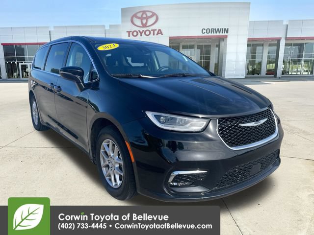 Used 2024 Chrysler Pacifica Touring-L FWD image 1