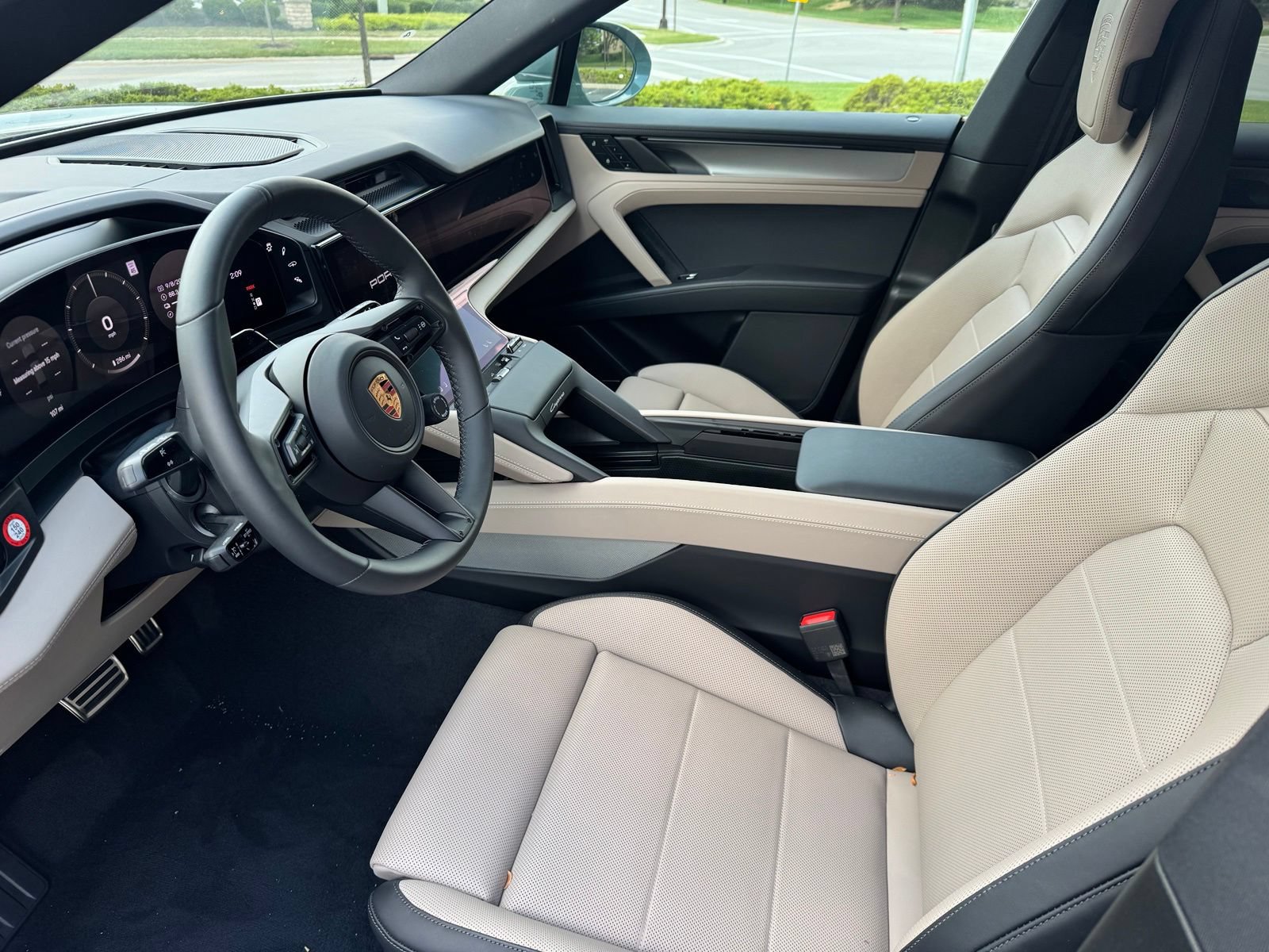 New 2026 Porsche Cayenne Electric AWD/4WD image 8