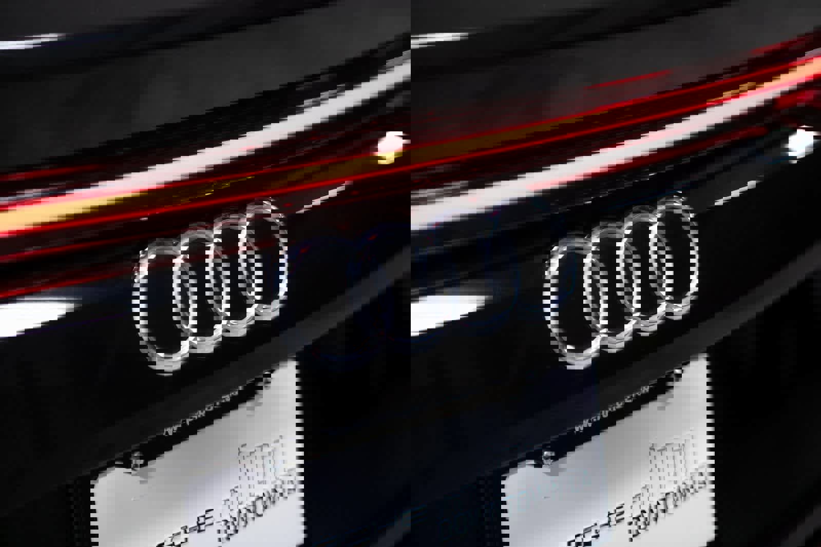 Used 2022 Audi Q8 Premium Plus image 31