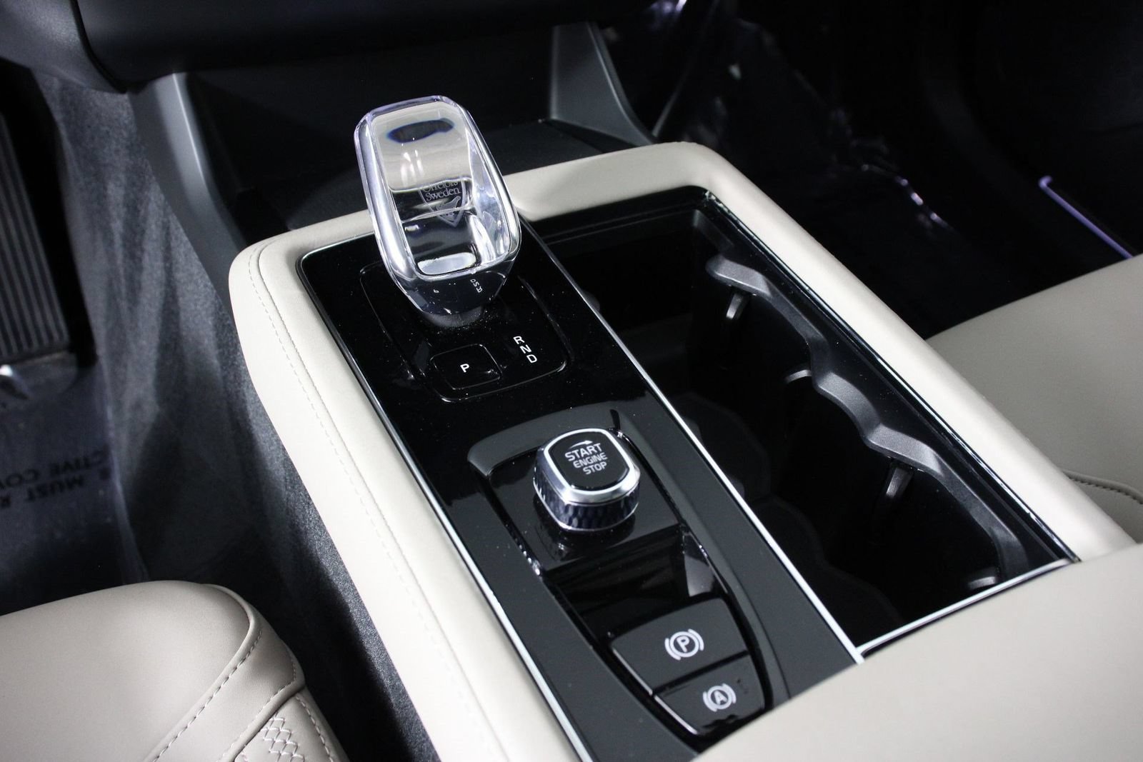 Certified 2026 Volvo XC90 B6 Plus w/ Protection Package Premier AWD/4WD image 15