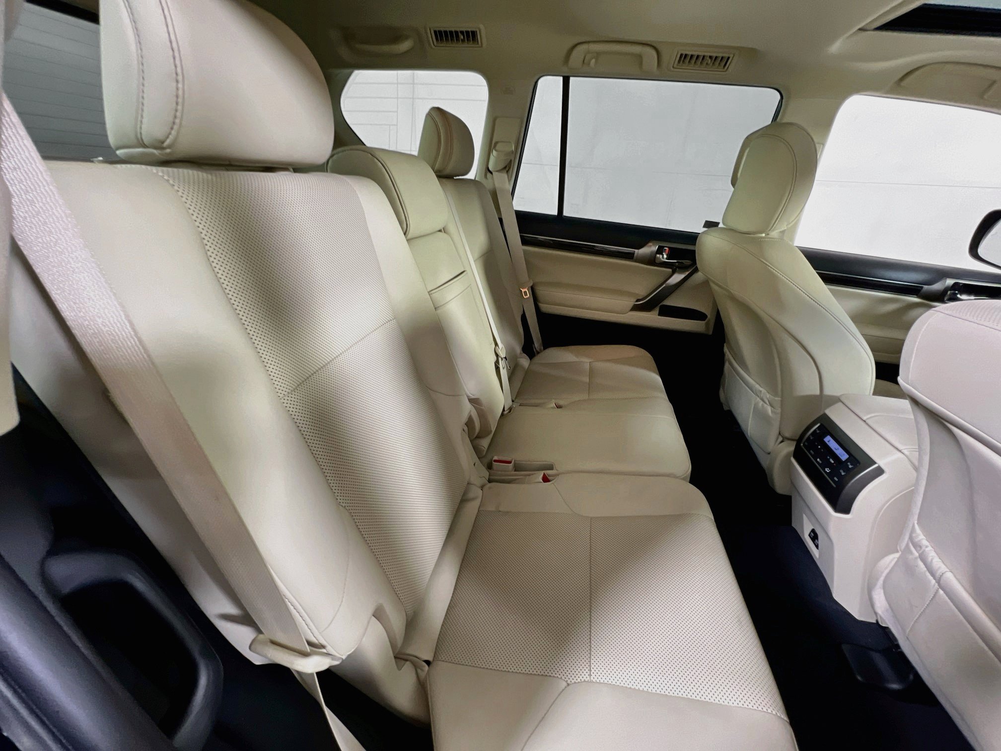 Used 2022 Lexus GX 460 Premium w/ Premium Package AWD/4WD image 28