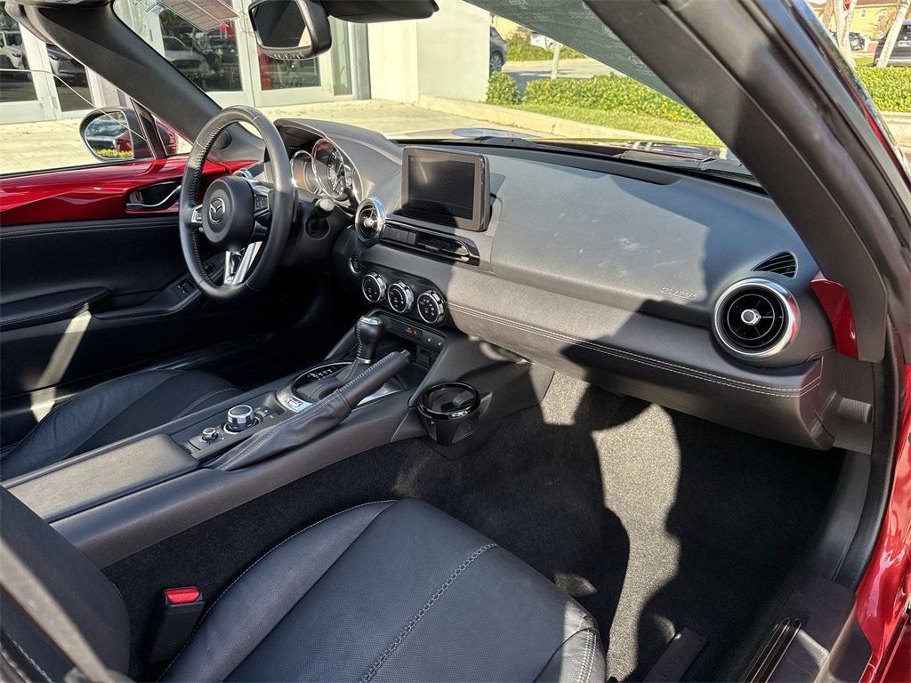 Used 2022 MAZDA MX-5 Miata Grand Touring w/ Weather Package image 19