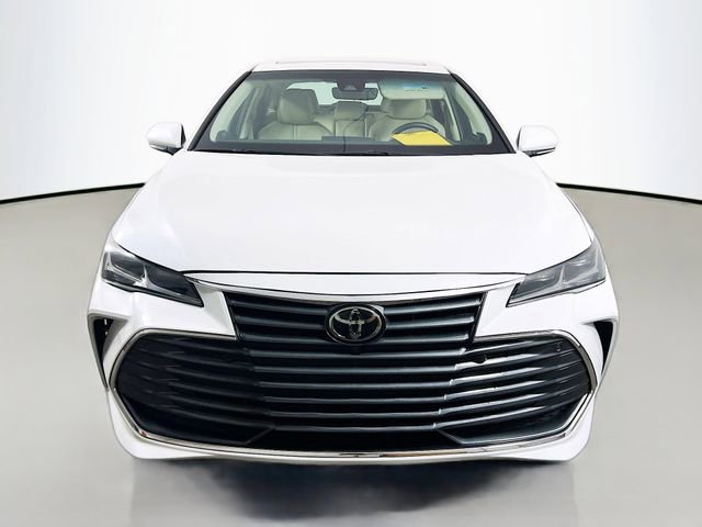 Used 2020 Toyota Avalon Limited image 2