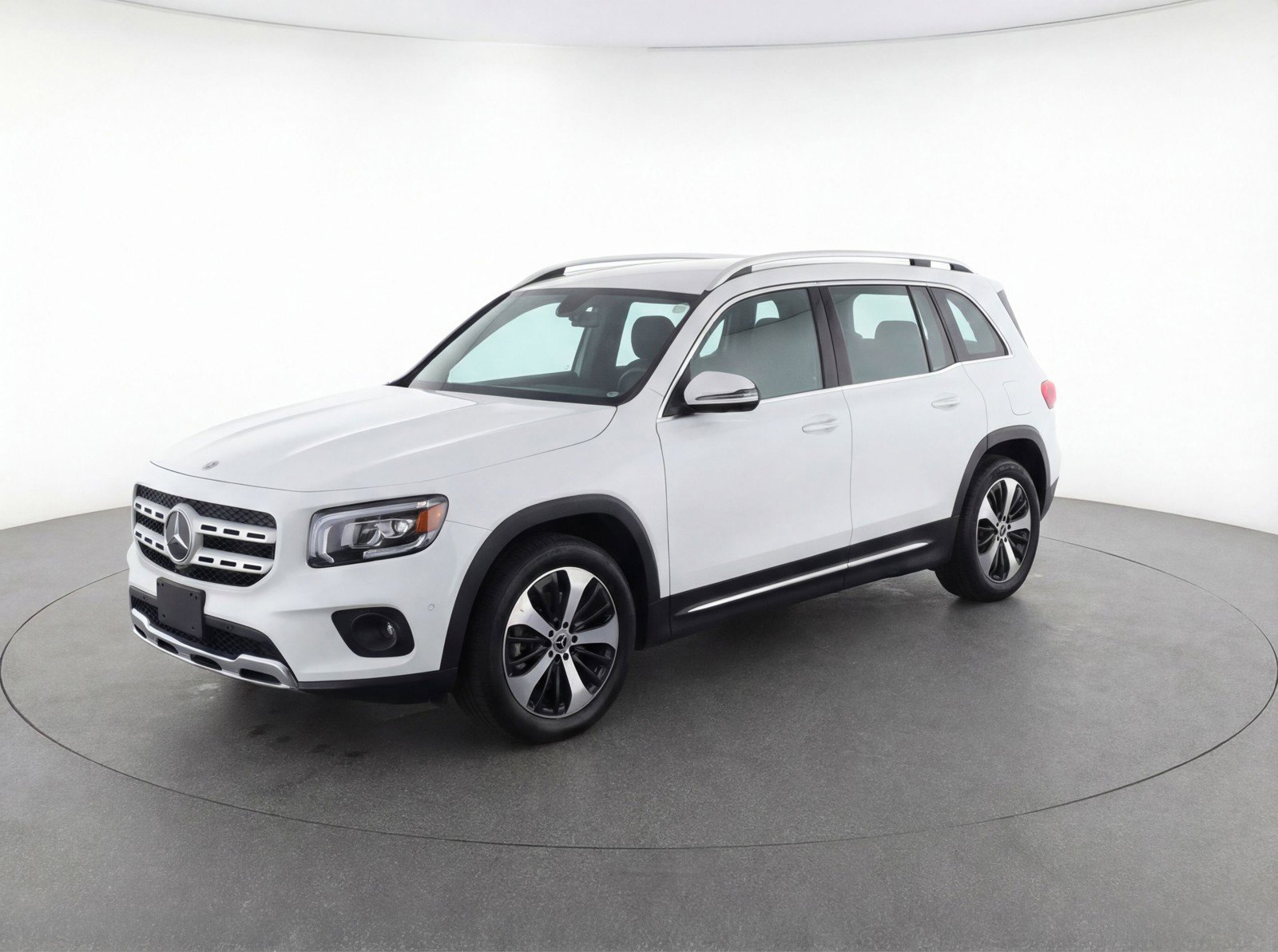 Used 2025 Mercedes-Benz GLB 250 4MATIC image 3