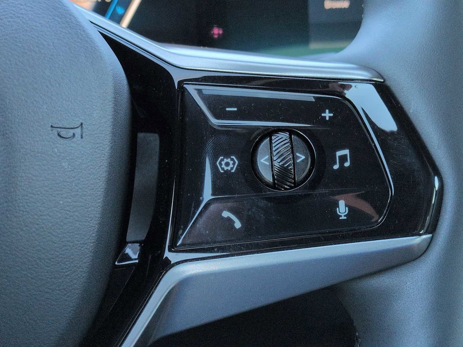 Used 2025 BMW i5 xDrive40 w/ Premium Package image 27