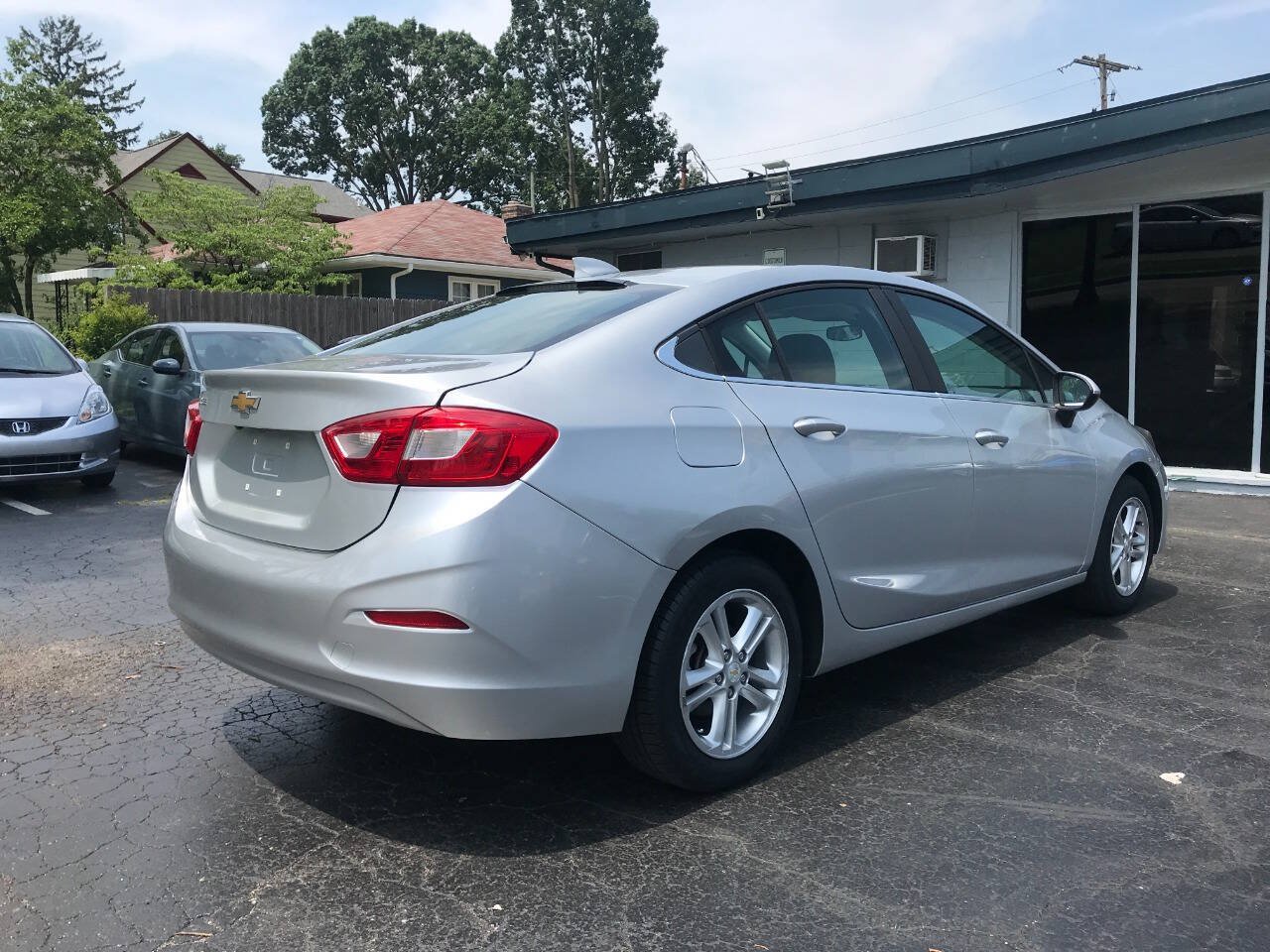 Used 2017 Chevrolet Cruze LT FWD image 7