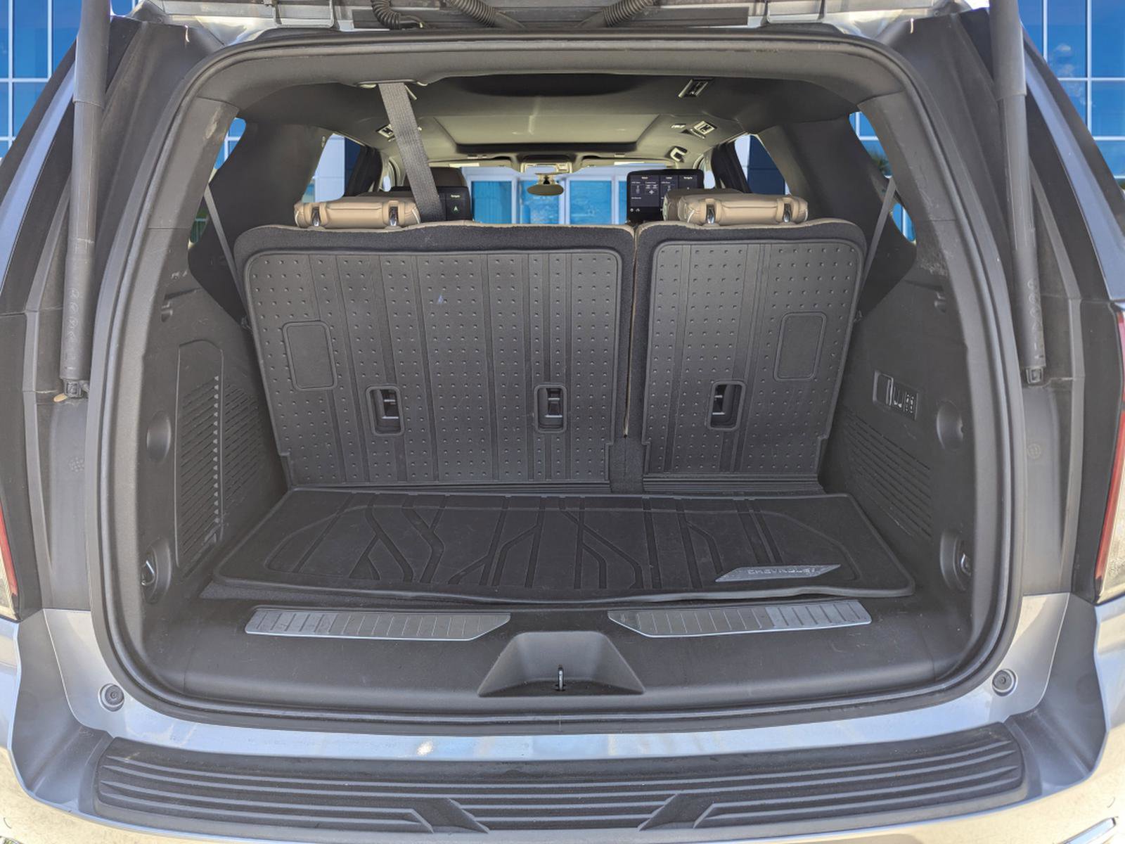 Used 2021 Chevrolet Tahoe Premier w/ Premium Package image 11