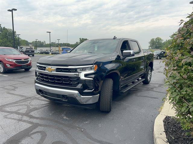 Used 2023 Chevrolet Silverado 1500 LT AWD/4WD image 3