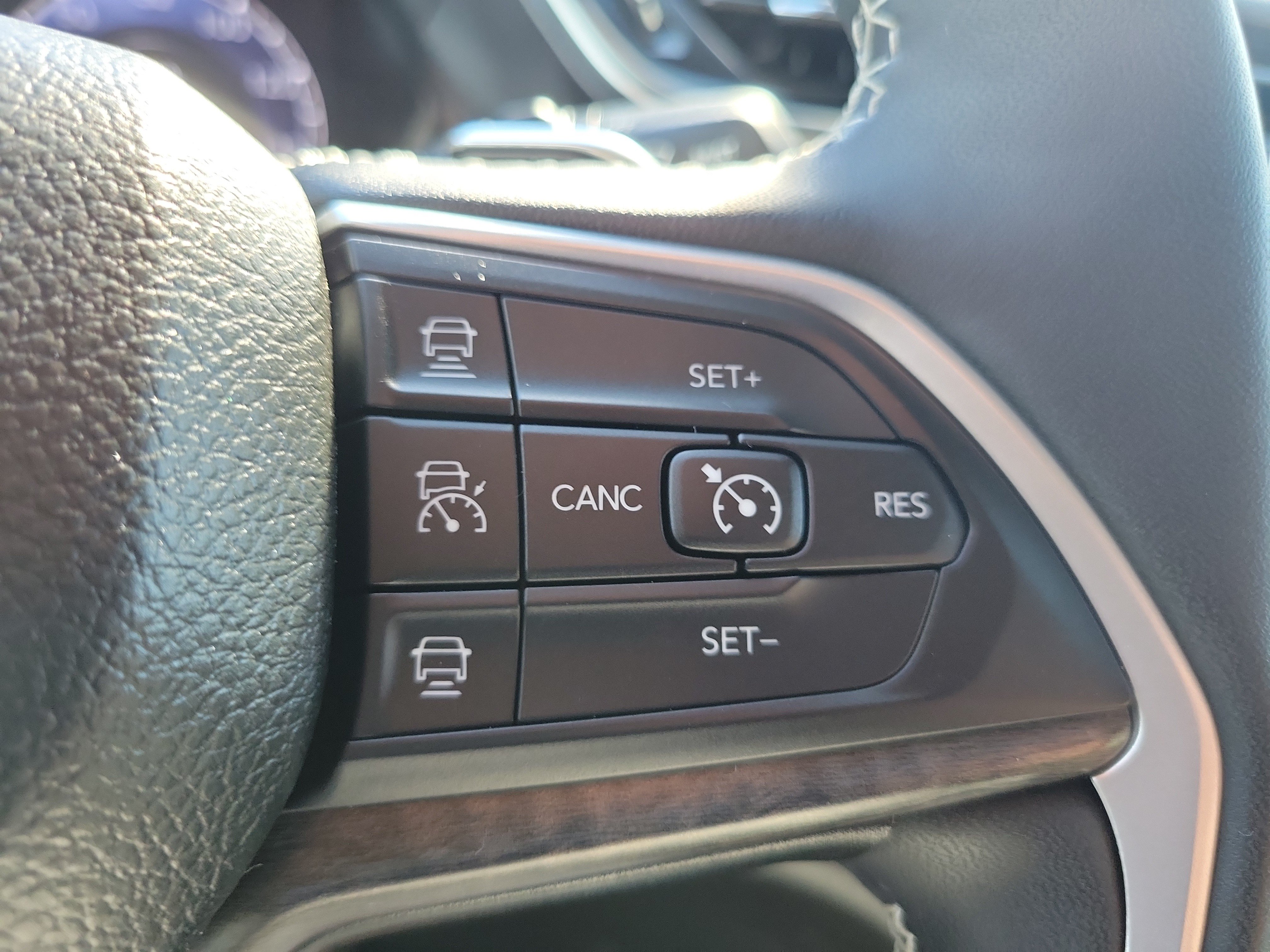 Used 2024 Jeep Grand Cherokee Limited w/ Black Appearance Package RWD image 19