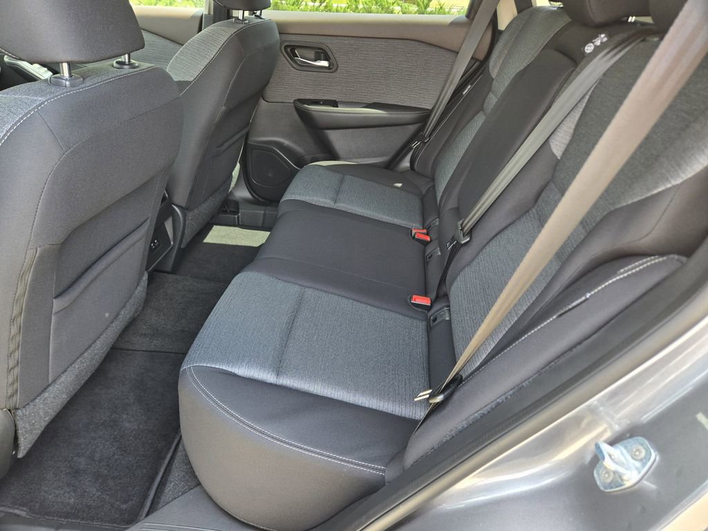 Used 2022 Nissan Rogue SV image 16