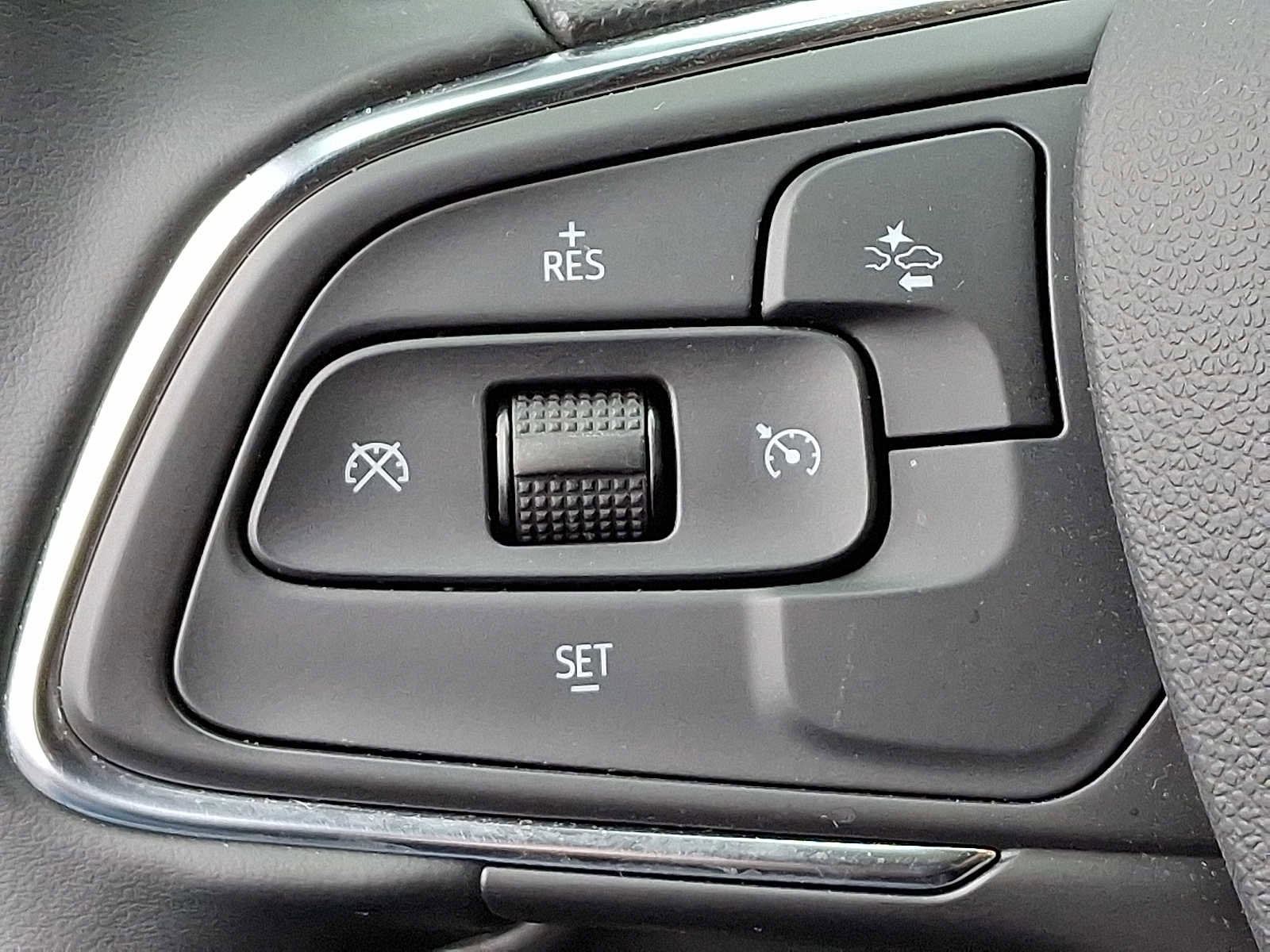 Used 2025 Buick Encore GX Preferred AWD/4WD image 21