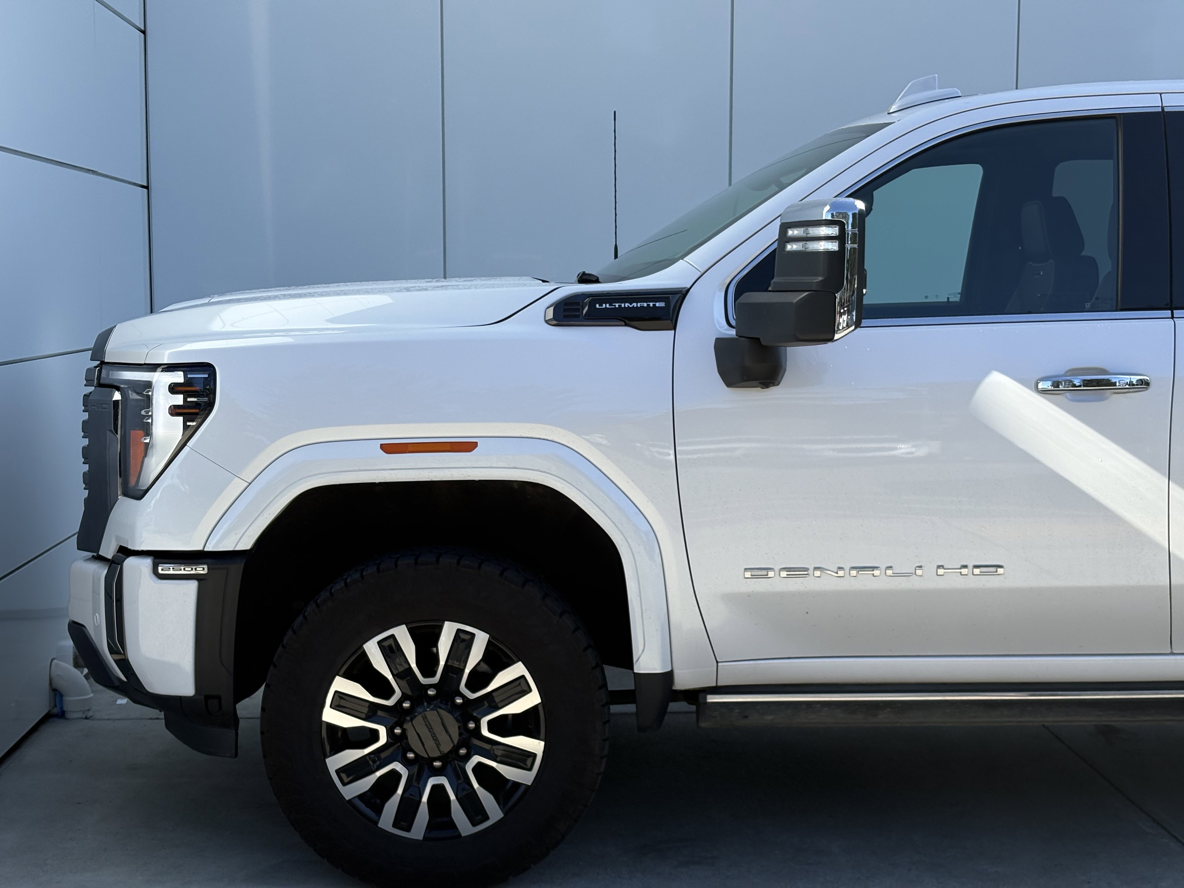 Used 2024 GMC Sierra 2500 Denali Ultimate w/ Max Trailering Package image 4