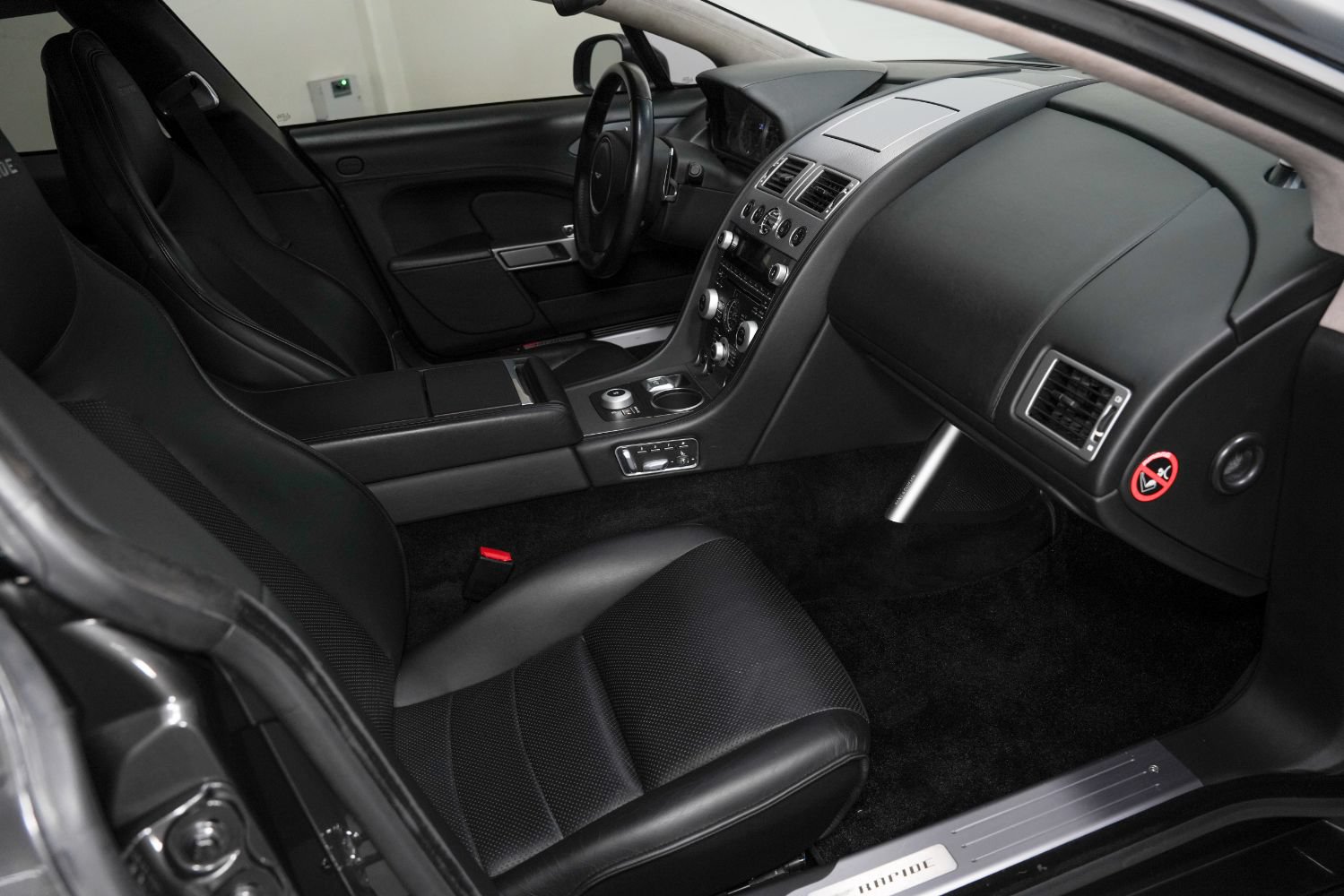 Used 2011 Aston Martin Rapide Luxe RWD image 2