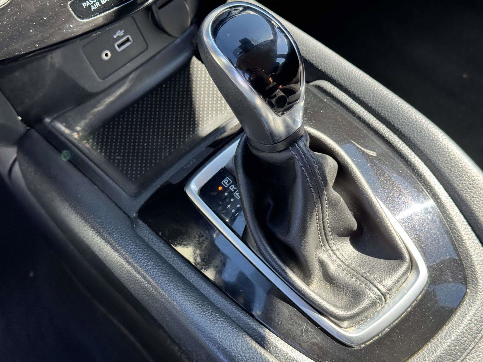 Used 2019 Nissan Rogue S image 27