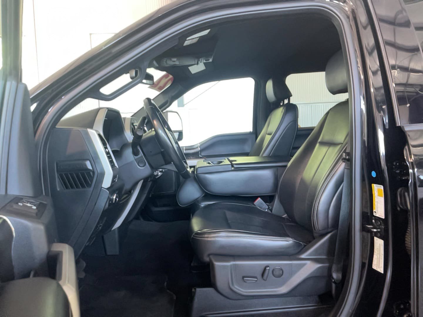 Used 2022 Ford F350 Lariat w/ Lariat Ultimate Package AWD/4WD image 6