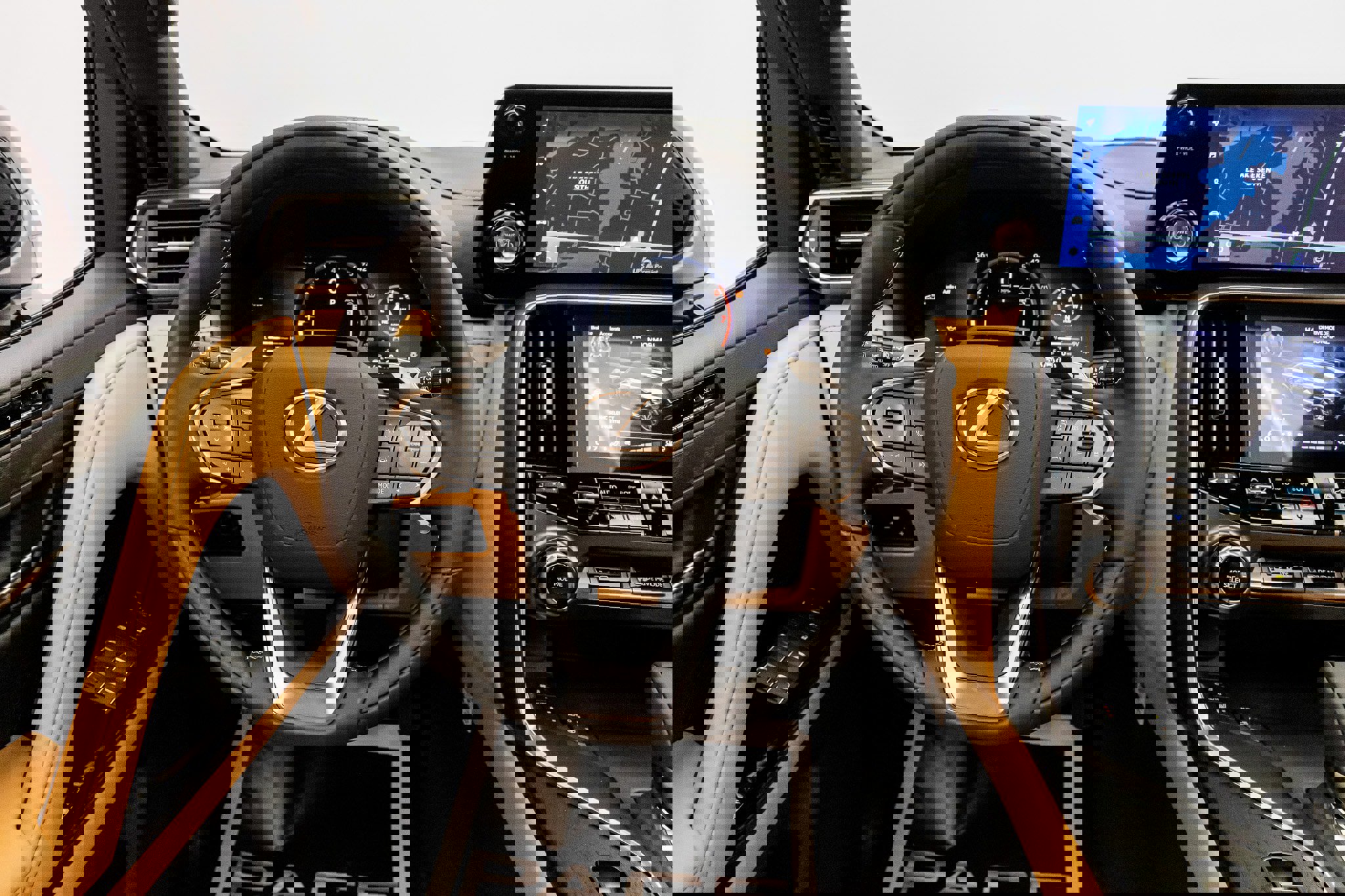 Used 2025 Lexus LX 700h Luxury image 43