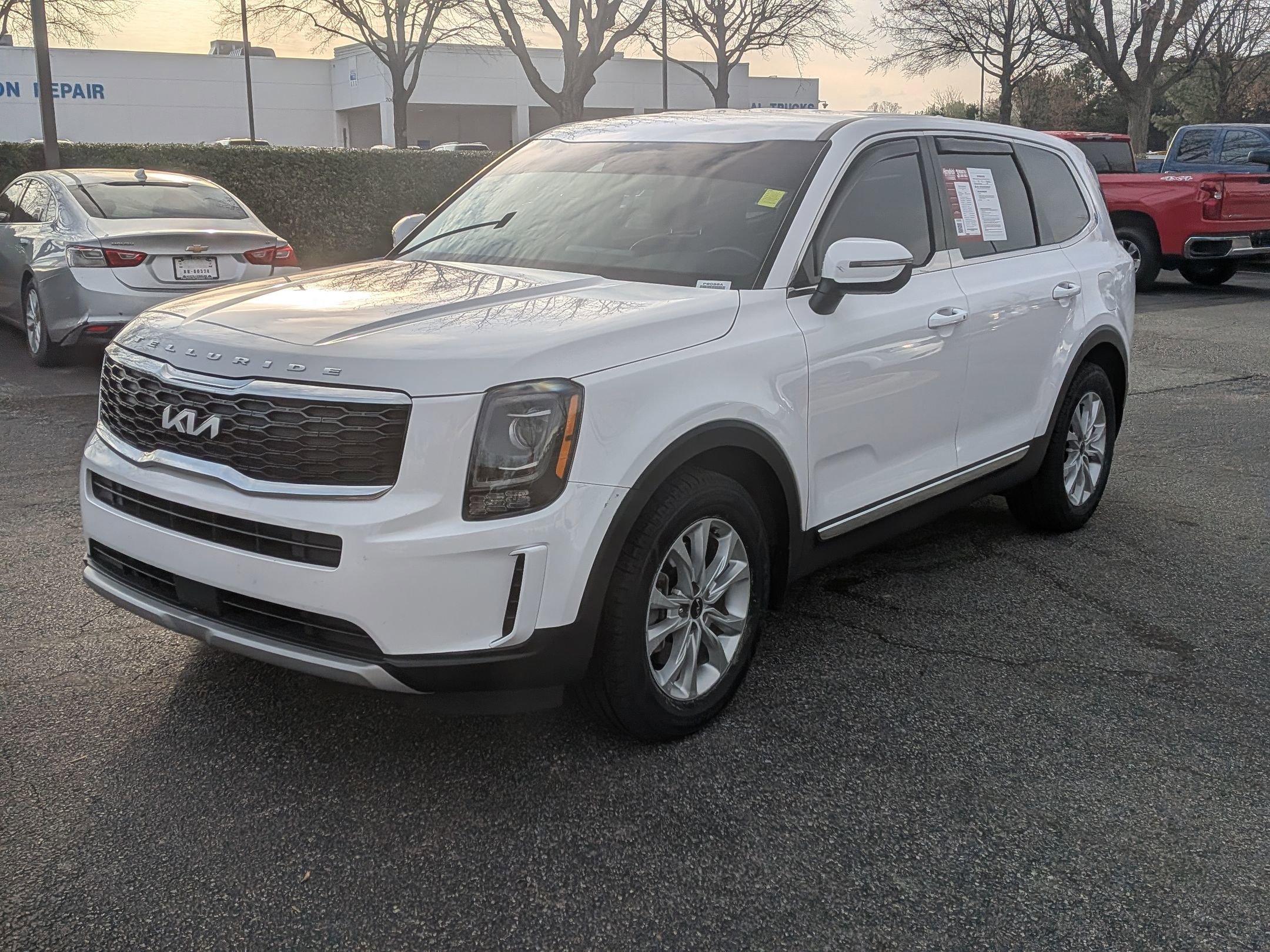 Used 2022 Kia Telluride LX image 5