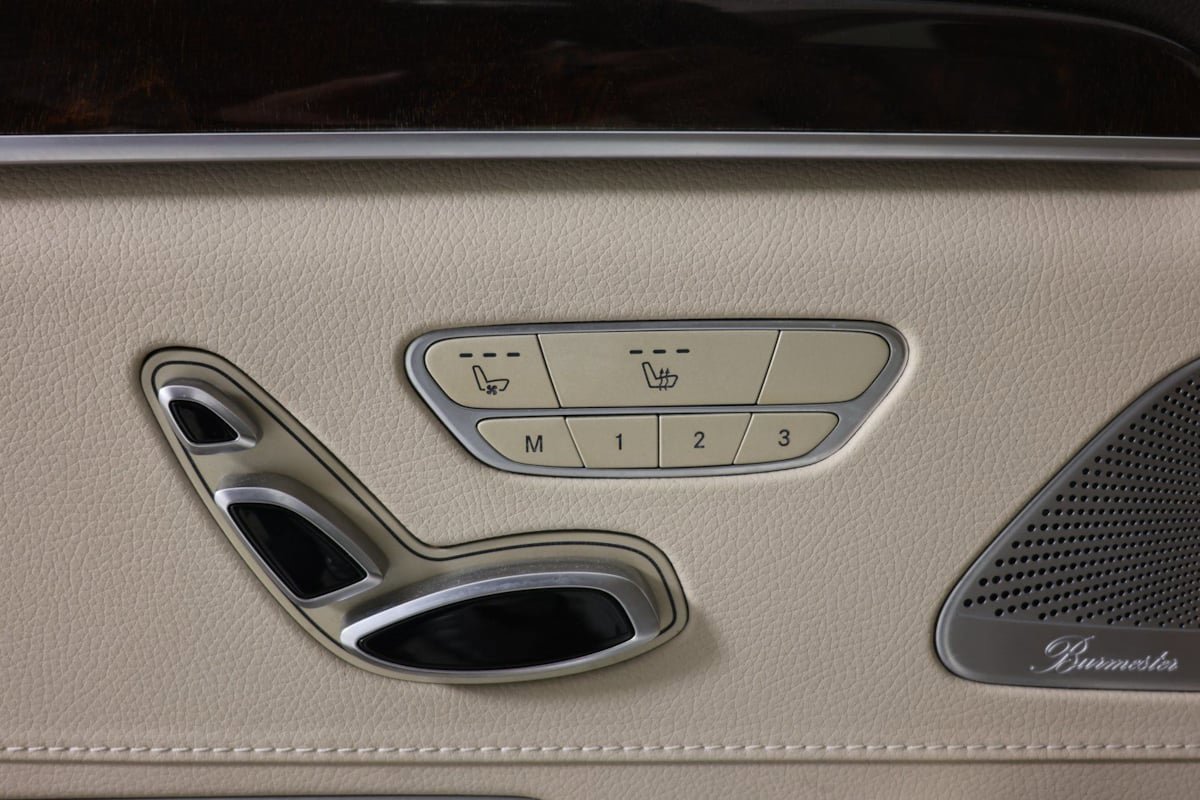 Used 2020 Mercedes-Benz S 560 4MATIC Sedan image 32