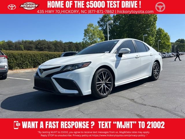 Used 2022 Toyota Camry SE FWD image 1