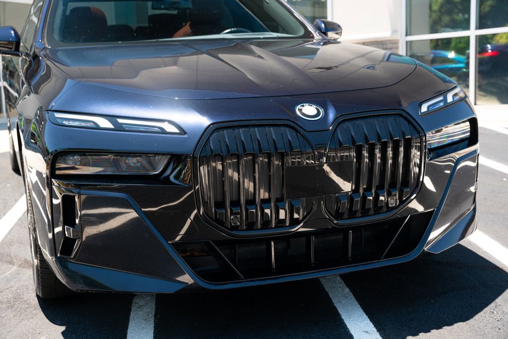 Used 2023 BMW i7 xDrive60 AWD/4WD image 5