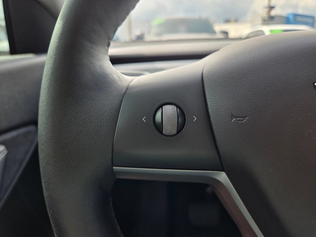 Used 2021 Tesla Model Y Long Range AWD/4WD image 31