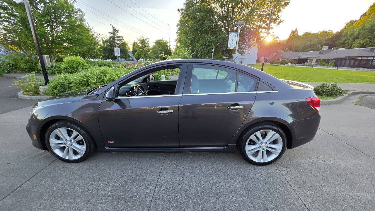 Used 2016 Chevrolet Cruze LTZ w/ Sun, Sound and Sport Package FWD image 8