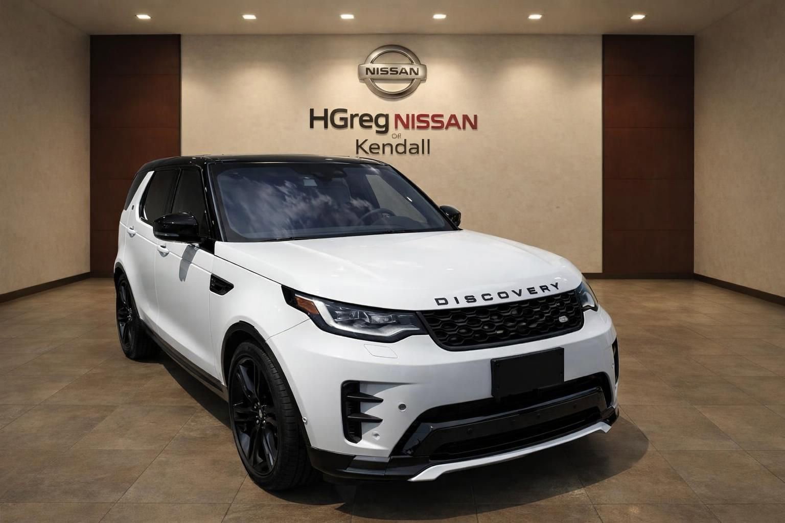 Used 2021 Land Rover Discovery S R-Dynamic AWD/4WD image 3