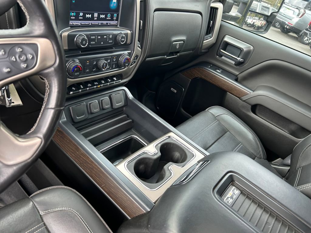 Used 2019 GMC Sierra 2500 Denali w/ Duramax Plus Package AWD/4WD image 18