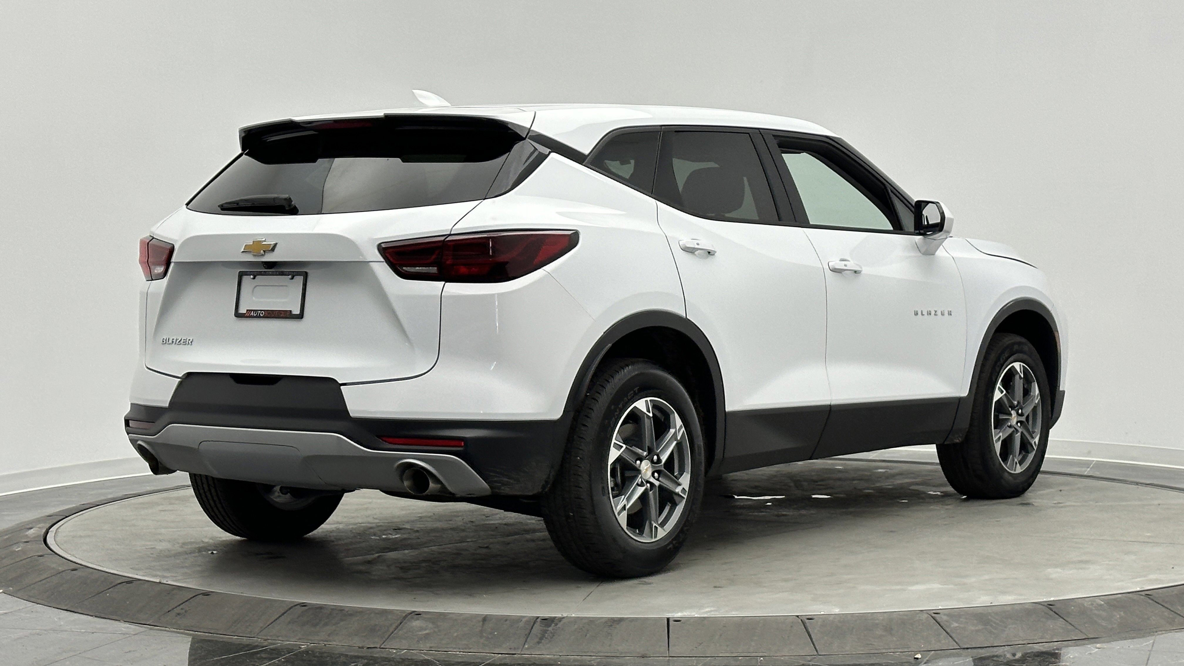 Used 2025 Chevrolet Blazer LT image 7