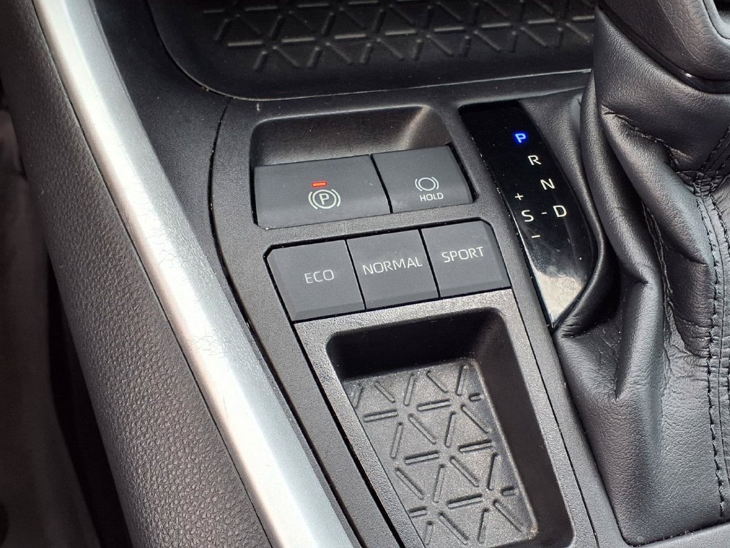 Used 2022 Toyota RAV4 XLE FWD image 28
