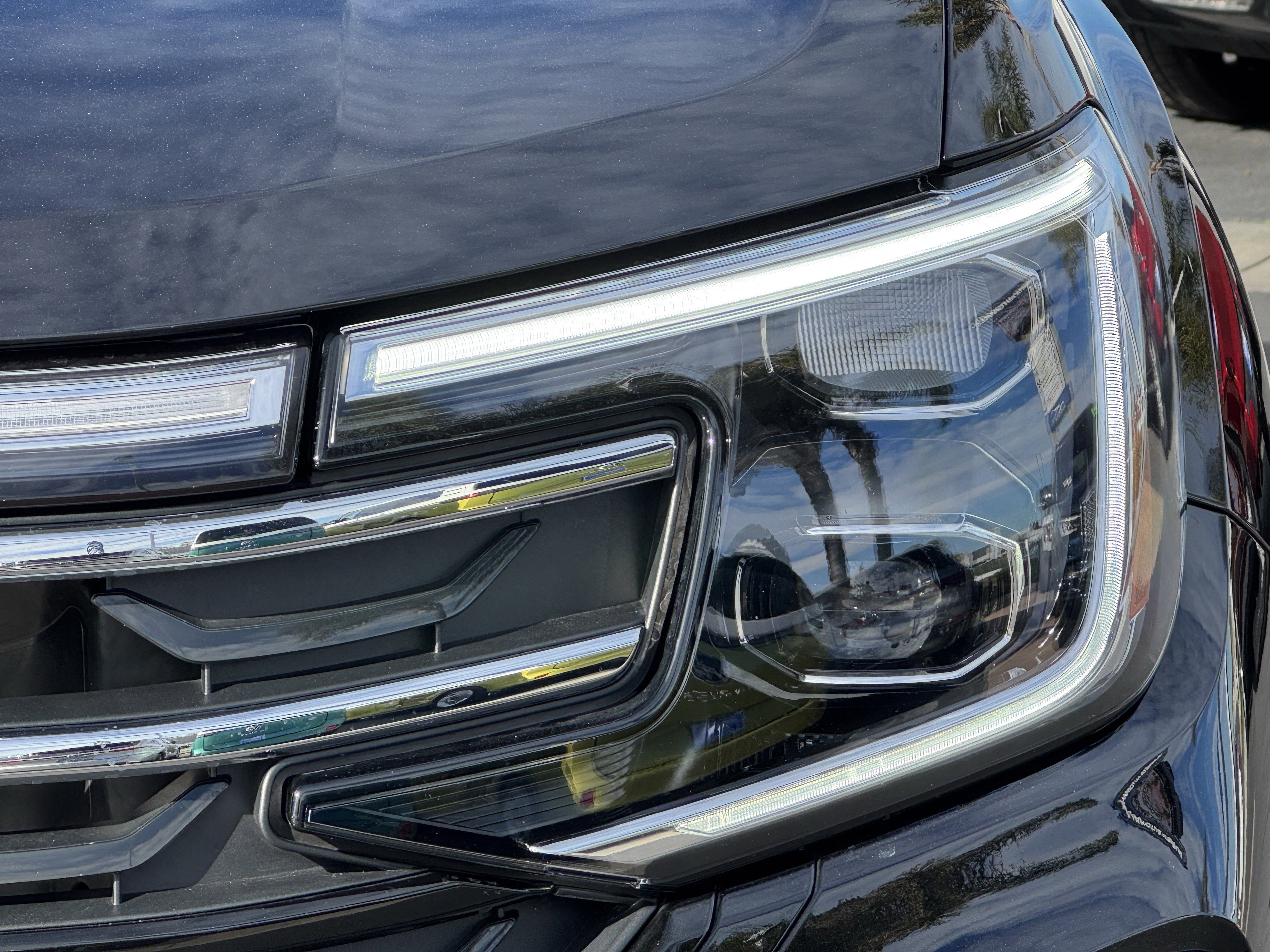 Certified 2025 Volkswagen Atlas Peak Edition SE image 6